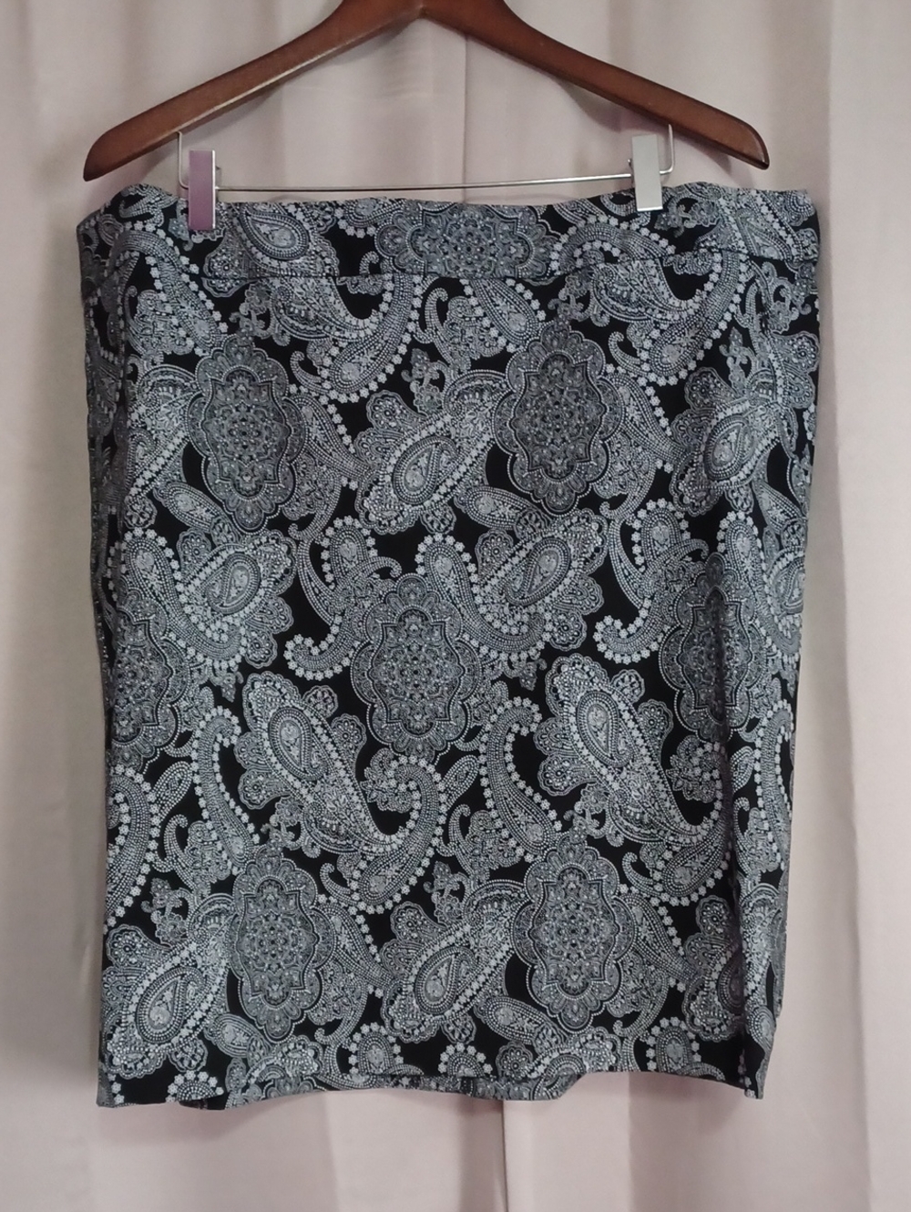 The Limited Vegas Paisley Exact Stretch Pencil Skirt Pockets Black White  Sz 18W